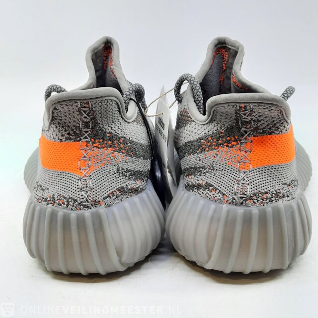 Pair of shoes size 42 Adidas Yeezy Boost 350 V2
