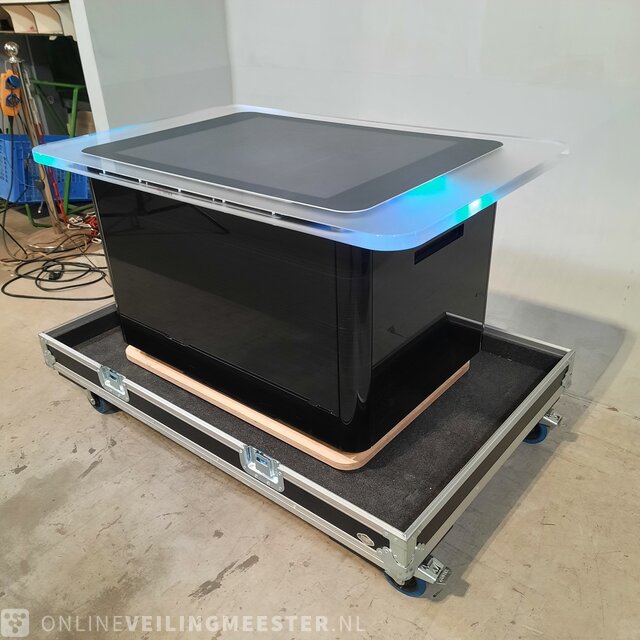 Smart table in flight case Microsoft, Pixelsense 1.0 »  Onlineauctionmaster.com